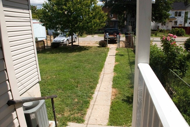 Back with Parking - 1374 Summit St Unit 1374 Summit Street