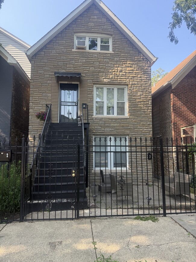 Building Photo - 2532 W Haddon Ave Unit 2