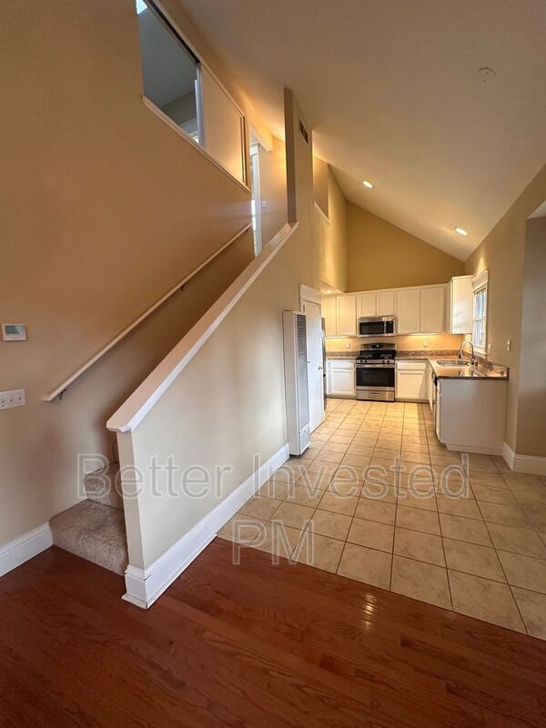 Photo - 2065 Hoen Ave