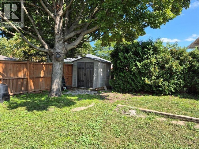 Photo - 608 Winchester Crescent