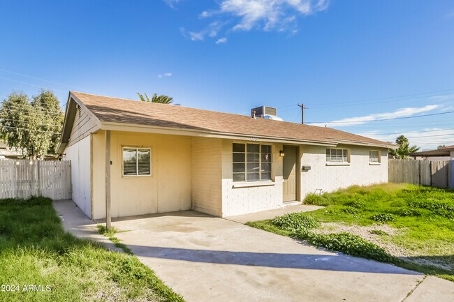 Photo - 3728 W Flower St