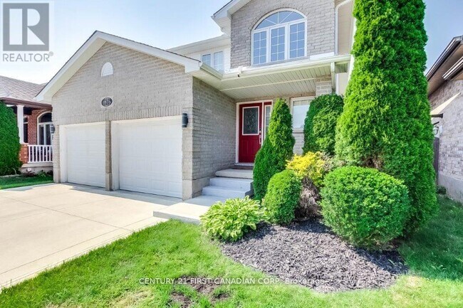 Photo - 1876 Coronation Dr
