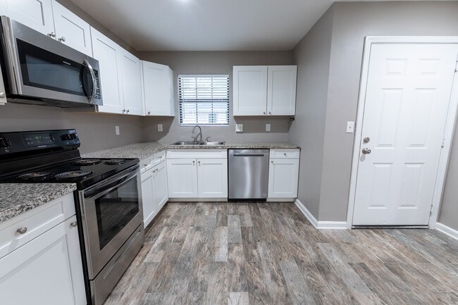 Photo - 3435 Balboa Cir