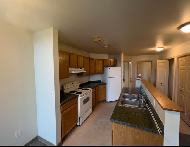Building Photo - 87 E Main St Unit 87 E Main Apt 2B