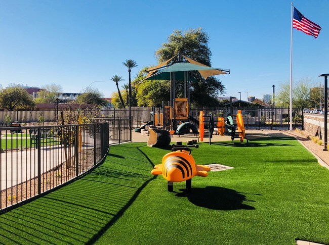 Área de juegos - Valor on Eighth