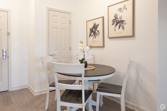 2BR, 2BA - 1,285 SF (Breakfast Nook)