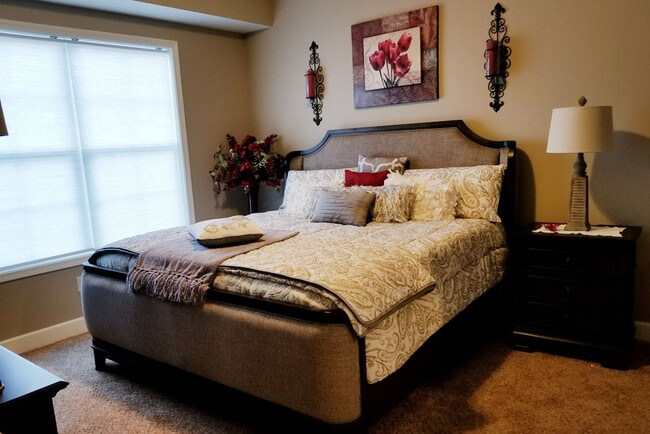 Photo - Hardwood Manor - Senior 55+