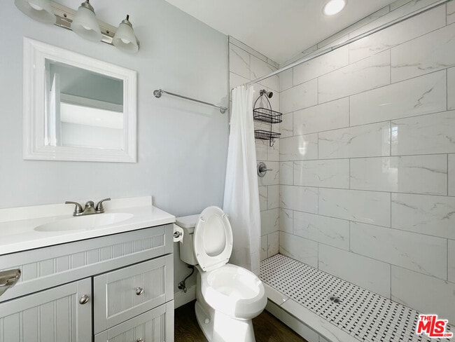 Photo - 2641 S Budlong Ave Unit 2641