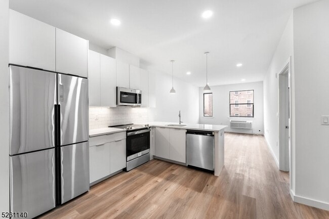 Building Photo - 25 Freeway Dr E Unit 309