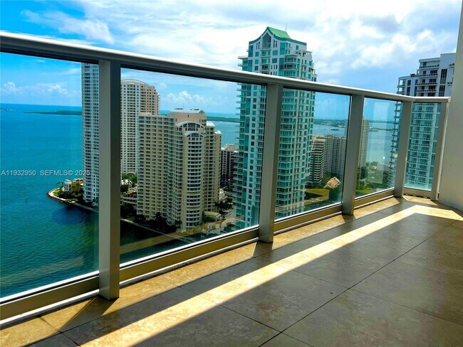 Building Photo - 300 S Biscayne Blvd Unit T-2912