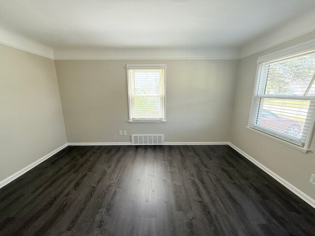 Photo - Renovated 3-Bedroom Home – We Welcome Sect...