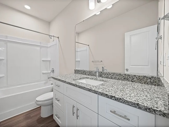 Photo - 305 Walker St