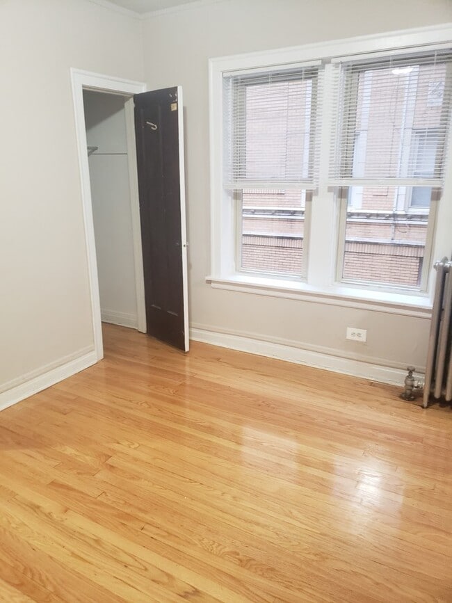Building Photo - 3587 N Milwaukee Ave Unit ONE BED