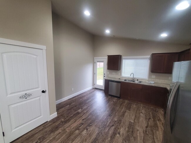 Photo - FOR RENT SAGECREST