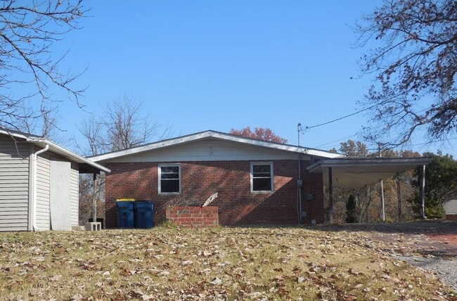 Photo - Two Bedroom Home with Large Yard and Updat...