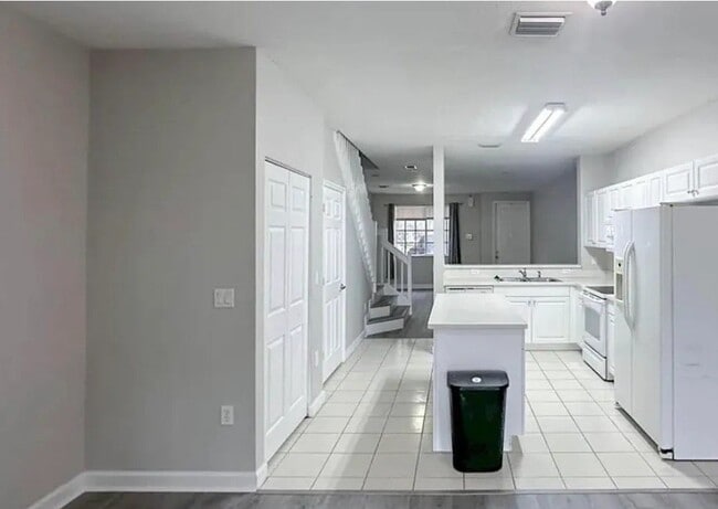 Building Photo - 4157 Napoli Lake Dr