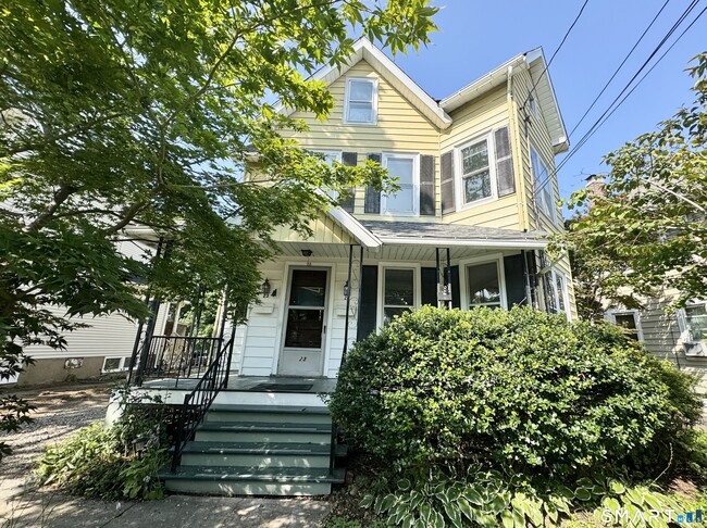 Building Photo - 23 Quintard Ave Unit A