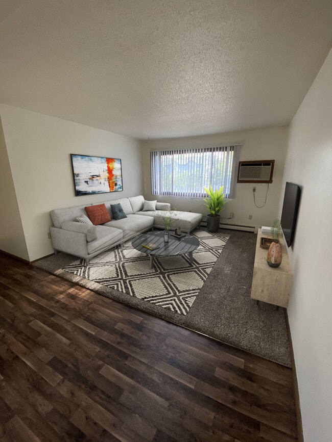 Updated 2 Bedroom University Park Living Room