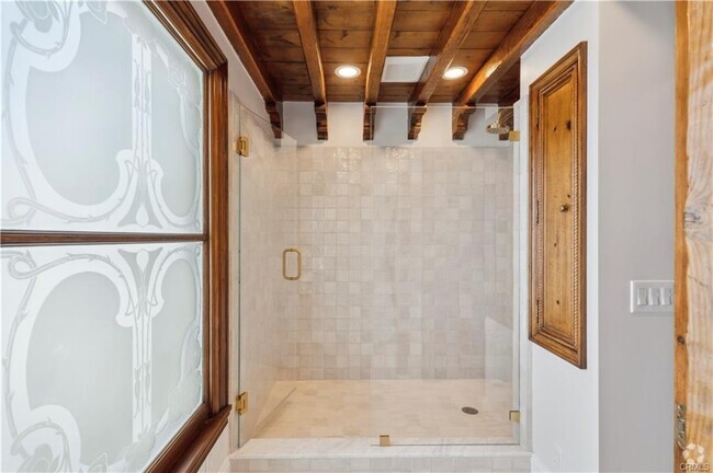 Building Photo - 2801 Pebble Dr Rental