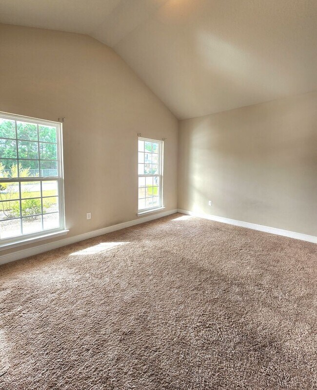 Photo - Captivating 3-bed/2-bath with Elegance and Comfort