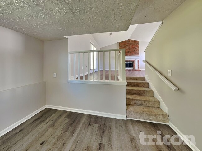 Photo - 868 Ashwood Crossing