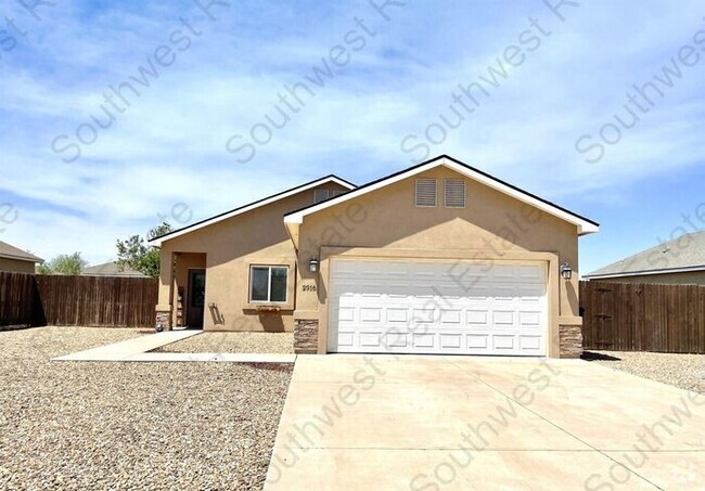 Building Photo - Beautiful 3 bedroom 2 bath Rental