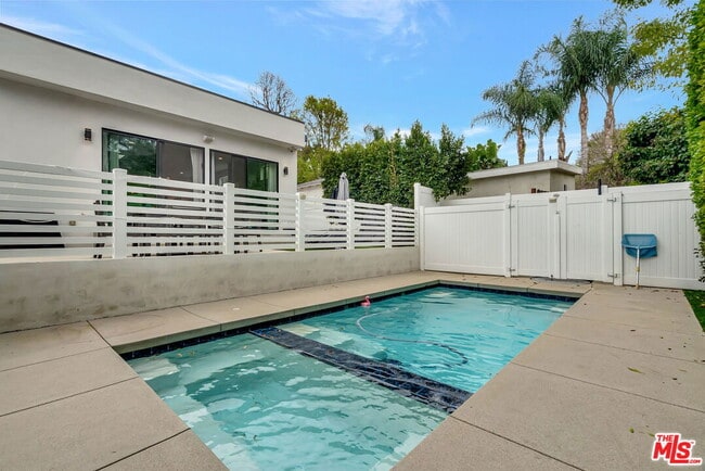 Photo - 18600 Cantara St