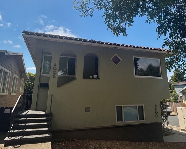 Building Photo - 4000-4006 35th Ave Unit 3512 Wisconsin