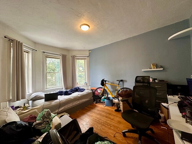 Building Photo - 4 Litchfield St Unit 3 Rental