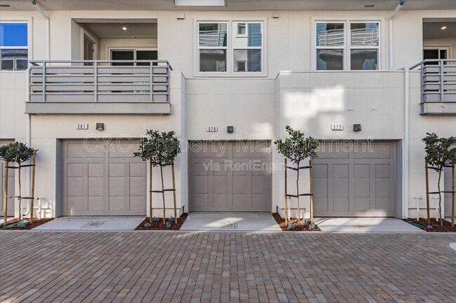 Photo - 379 Lundy Pl