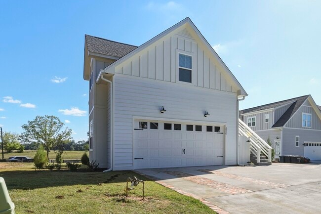 Building Photo - 4056 Biltmore Ave