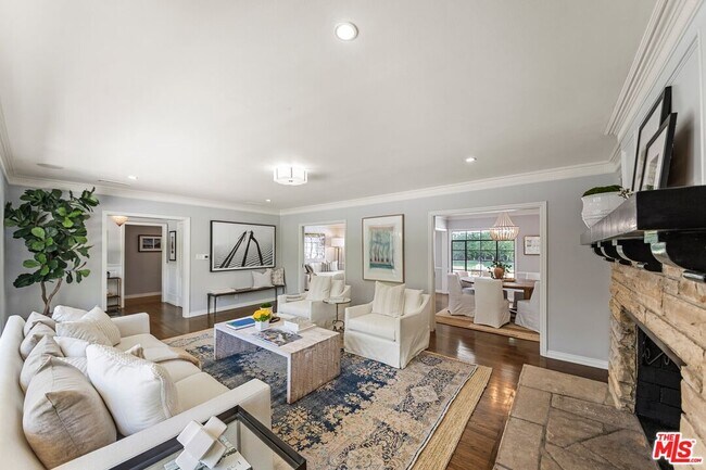 Photo - 2107 Coldwater Canyon Dr Casa