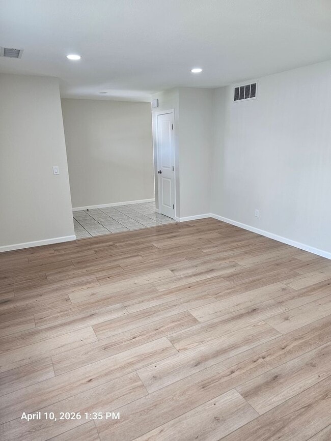 Photo - 2035 E Kern Ave