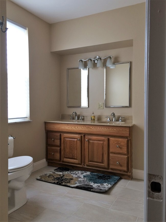 bathroom - 160 Pearl St