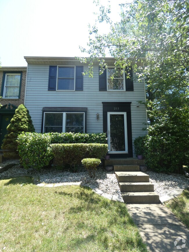 Building Photo - 211 Ridgecrest Ct Rental