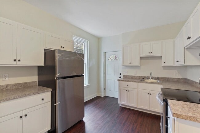 Photo - Spacious 5 Bedroom, 2 Bath Home in York City!