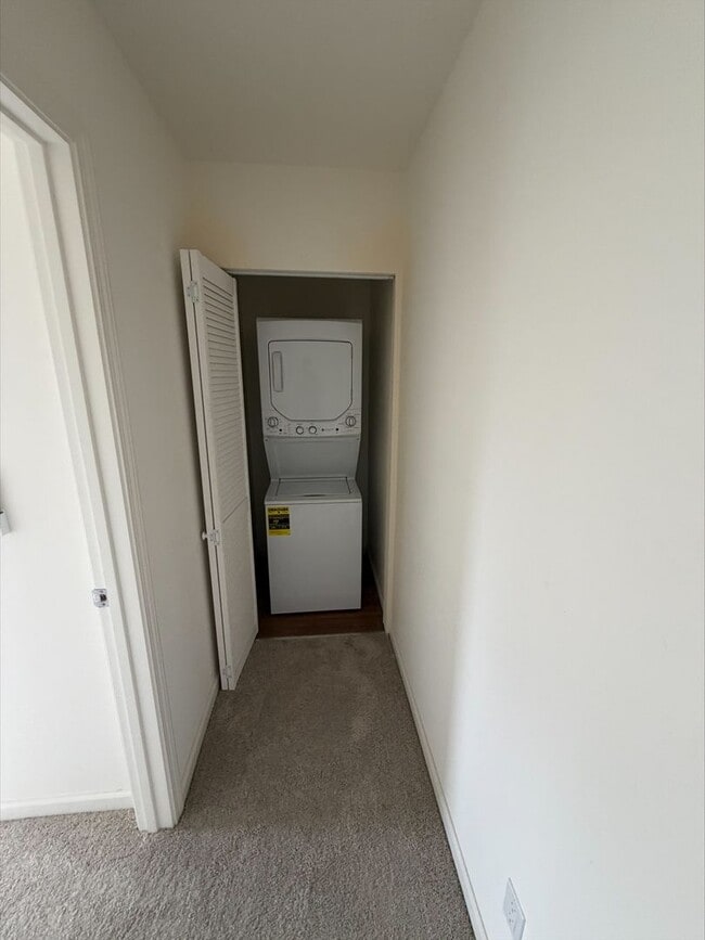 Photo - 4331-4337 Brookdale Ave. Unidad 4335