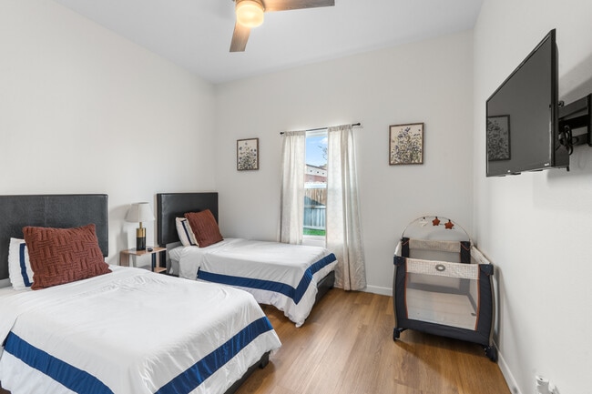 Photo - 2708 Kerria Ave