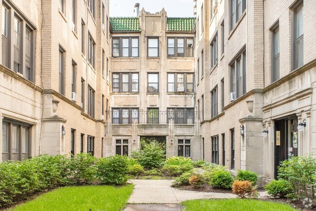 Building Photo - 631 W Roscoe St Rental