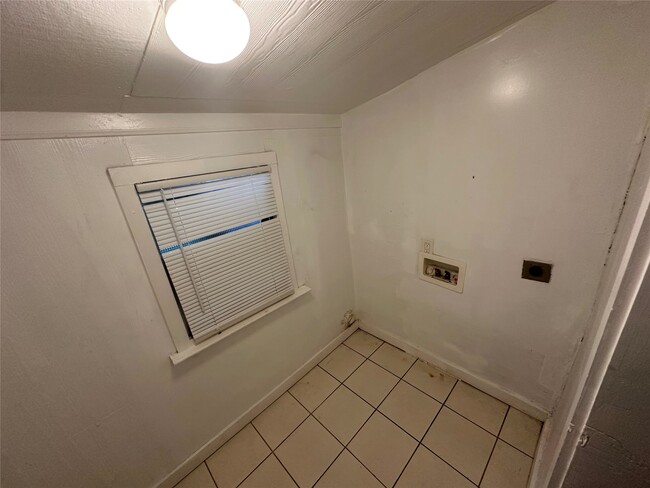 Building Photo - 4201 Chapman St Rental