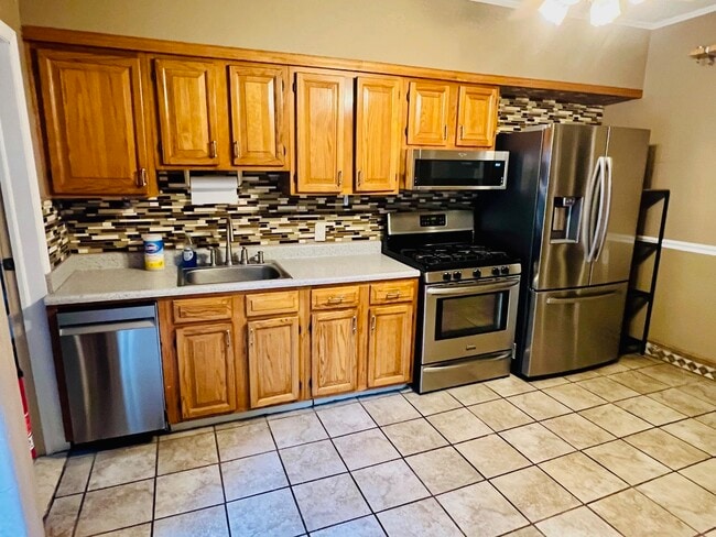 Building Photo - 411 2nd St Rental