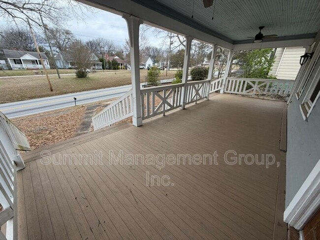 Photo - 8 N Broad St