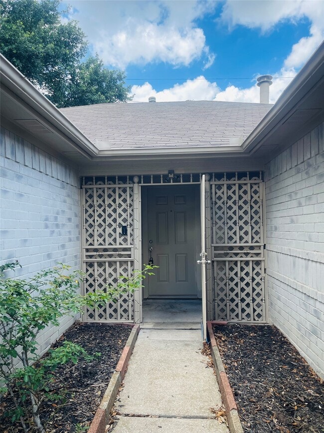 6406 Bayou Crest Dr