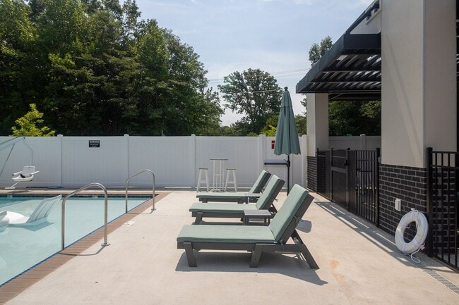Pool - 5 Row Apartments