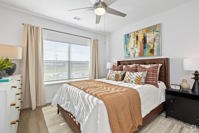 2BR, 2BA - 974SF - Primary Bedroom