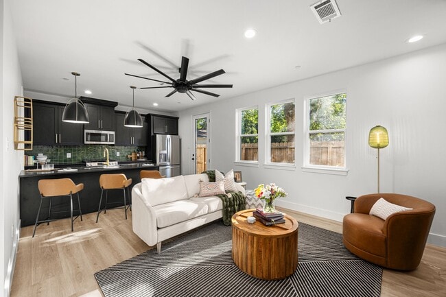 Photo - 4611 Dewberry St