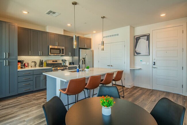 Photo - 15501 N Dial Blvd Unidad ID1281570P