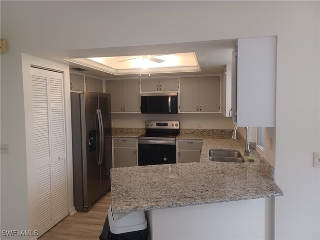 Building Photo - 456 SE 17th Ave Rental