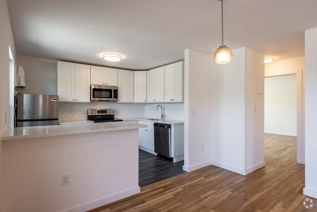 1BR, 1BA - 950SF