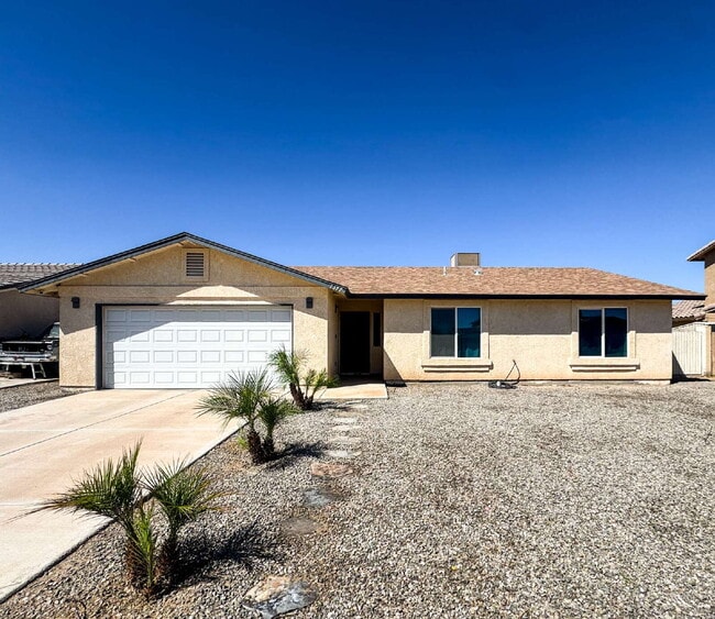 Building Photo - "Spacious 3 Beds, 2 baths Home with Inviti...